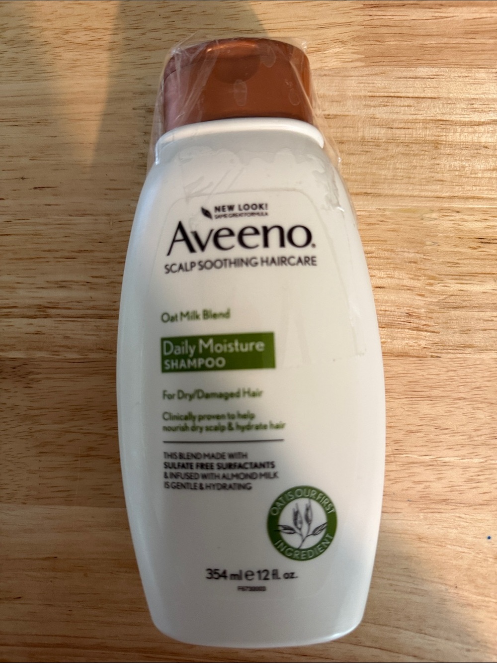 Aveeno Daily Moisture Shampoo - White Bottle with Brown Cap